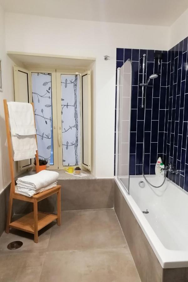 La Casa Del Nespolo, 2 Terrazzi E 2 Bagni In Centro Apartment Napoli Bagian luar foto
