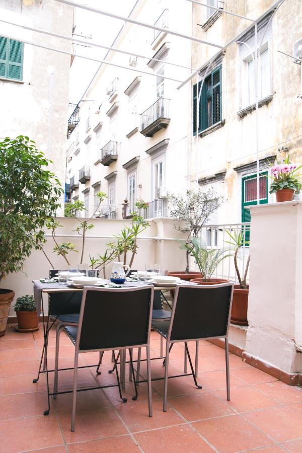 La Casa Del Nespolo, 2 Terrazzi E 2 Bagni In Centro Apartment Napoli Bagian luar foto